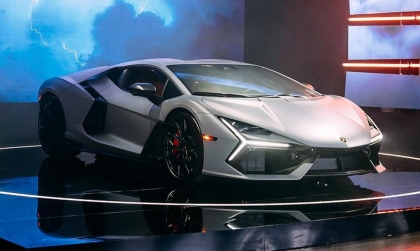 Clip Lamborghini giới thiệu Revuelto